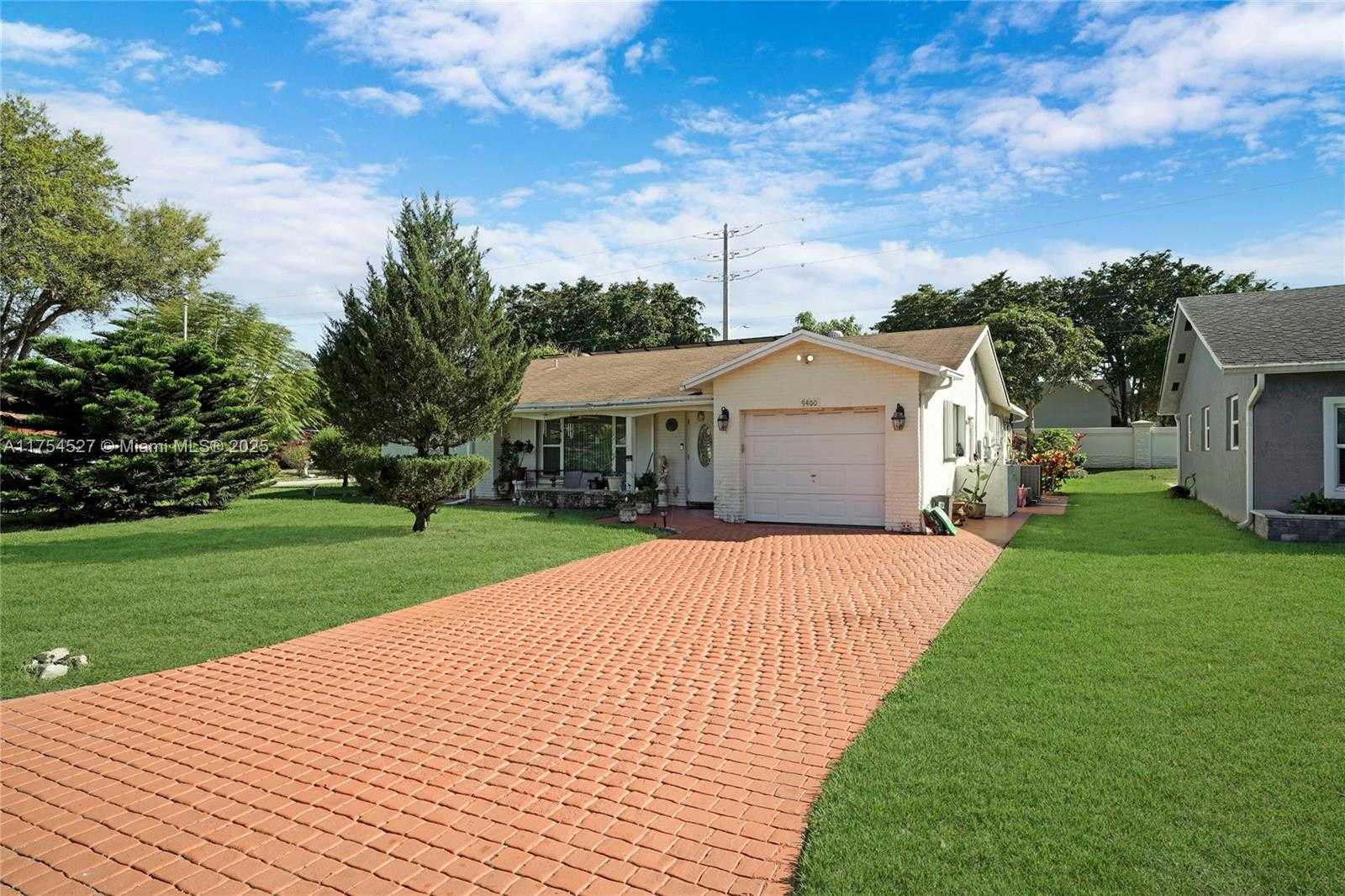 Small Image of 9400 NORTH WEST 70TH ST, Tamarac Number 33