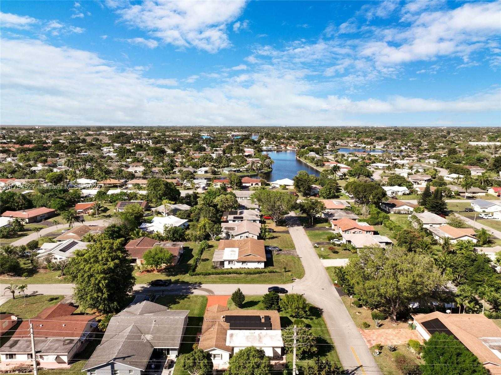 Small Image of 9400 NORTH WEST 70TH ST, Tamarac Number 37