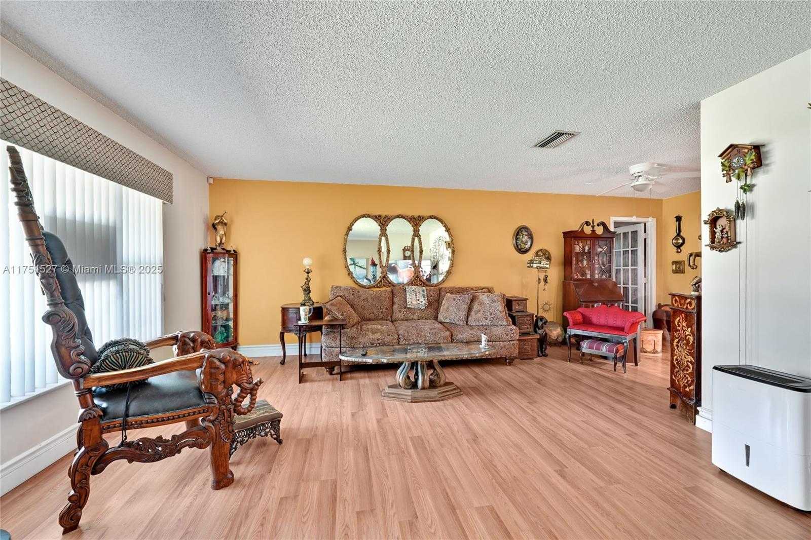 Small Image of 9400 NORTH WEST 70TH ST, Tamarac Number 4