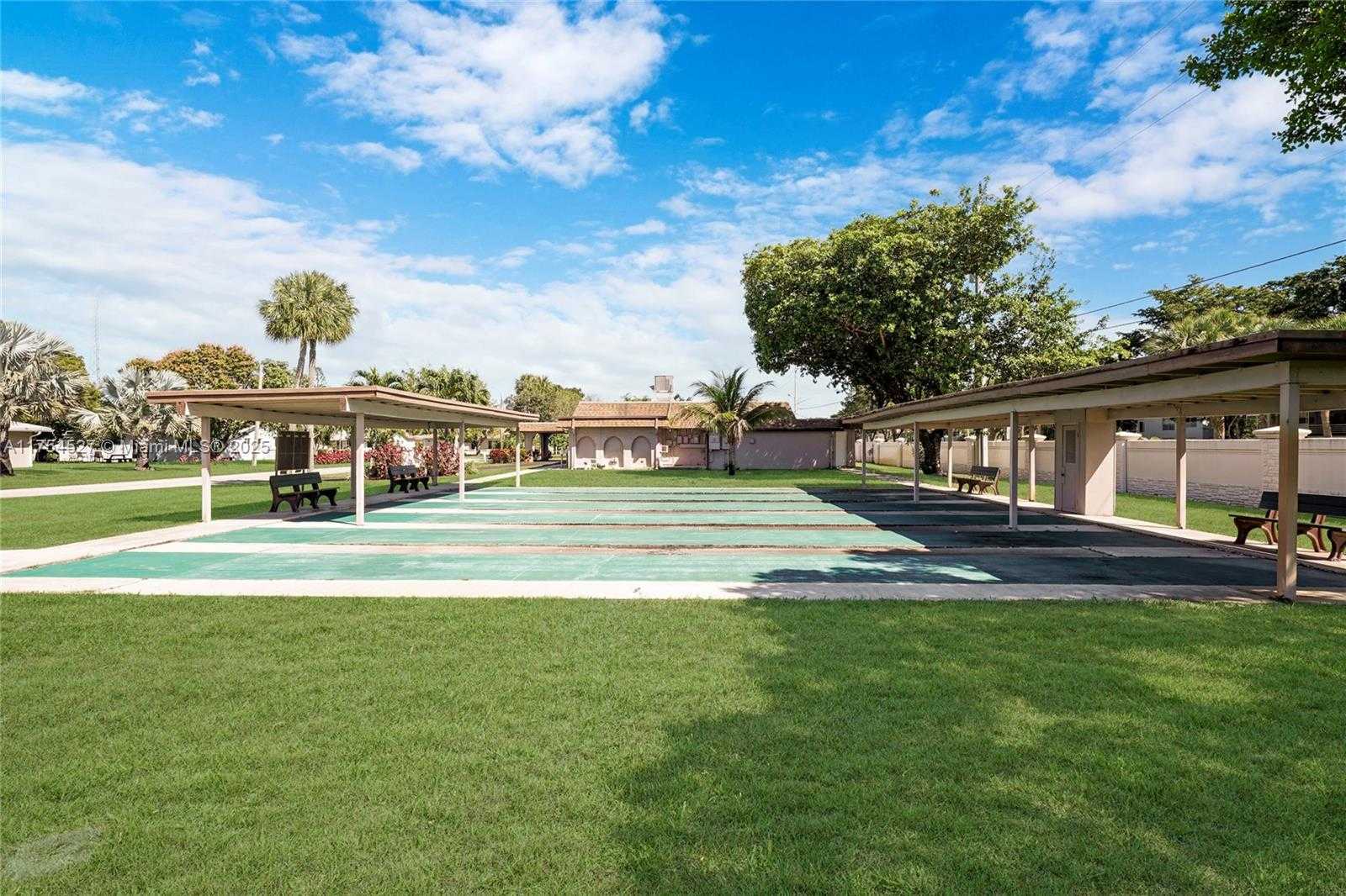 Small Image of 9400 NORTH WEST 70TH ST, Tamarac Number 44