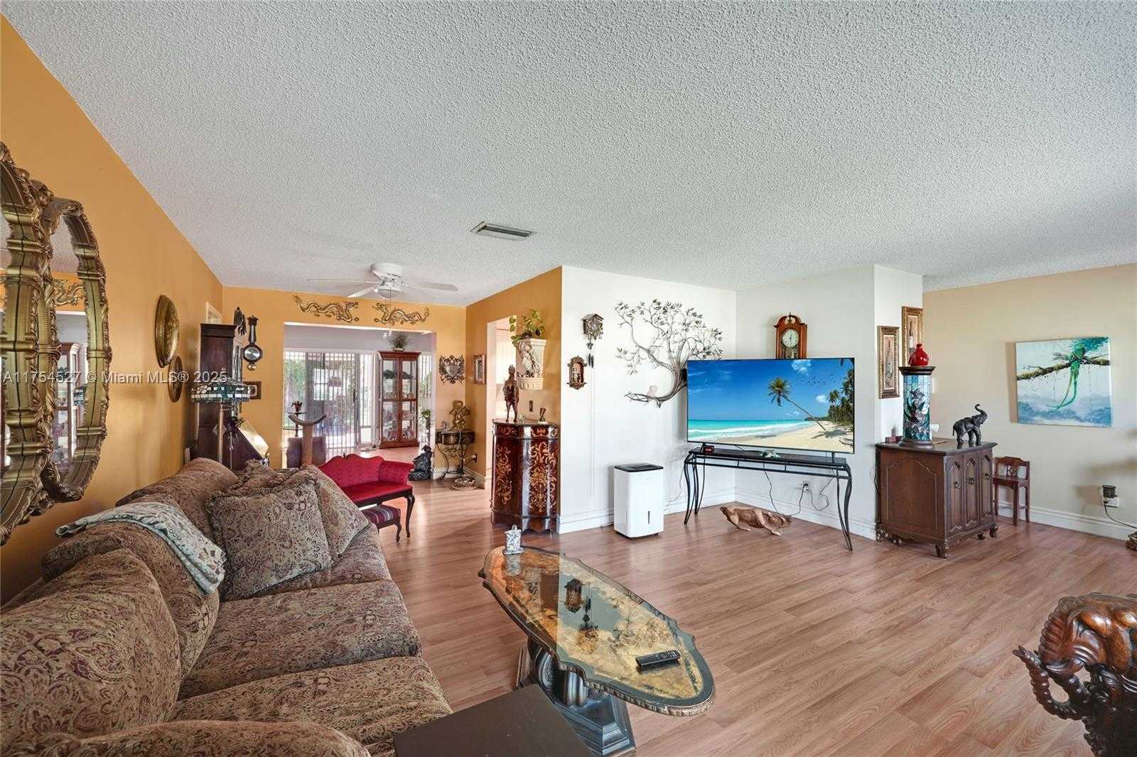 Small Image of 9400 NORTH WEST 70TH ST, Tamarac Number 5