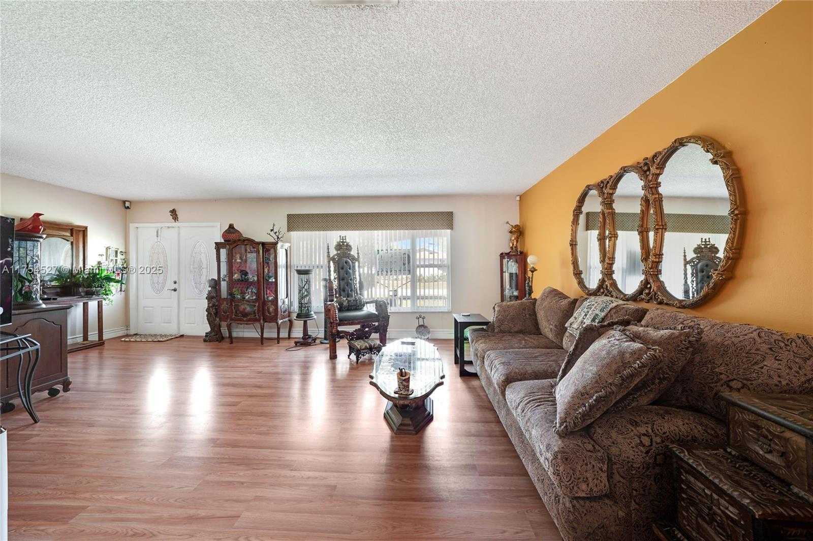 Small Image of 9400 NORTH WEST 70TH ST, Tamarac Number 7