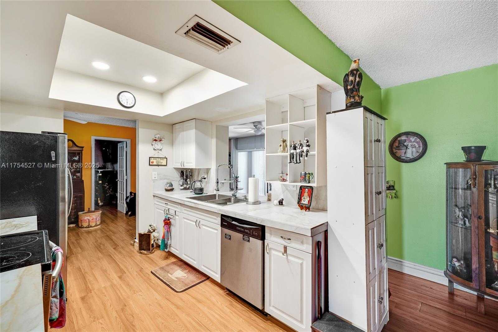 Small Image of 9400 NORTH WEST 70TH ST, Tamarac Number 9