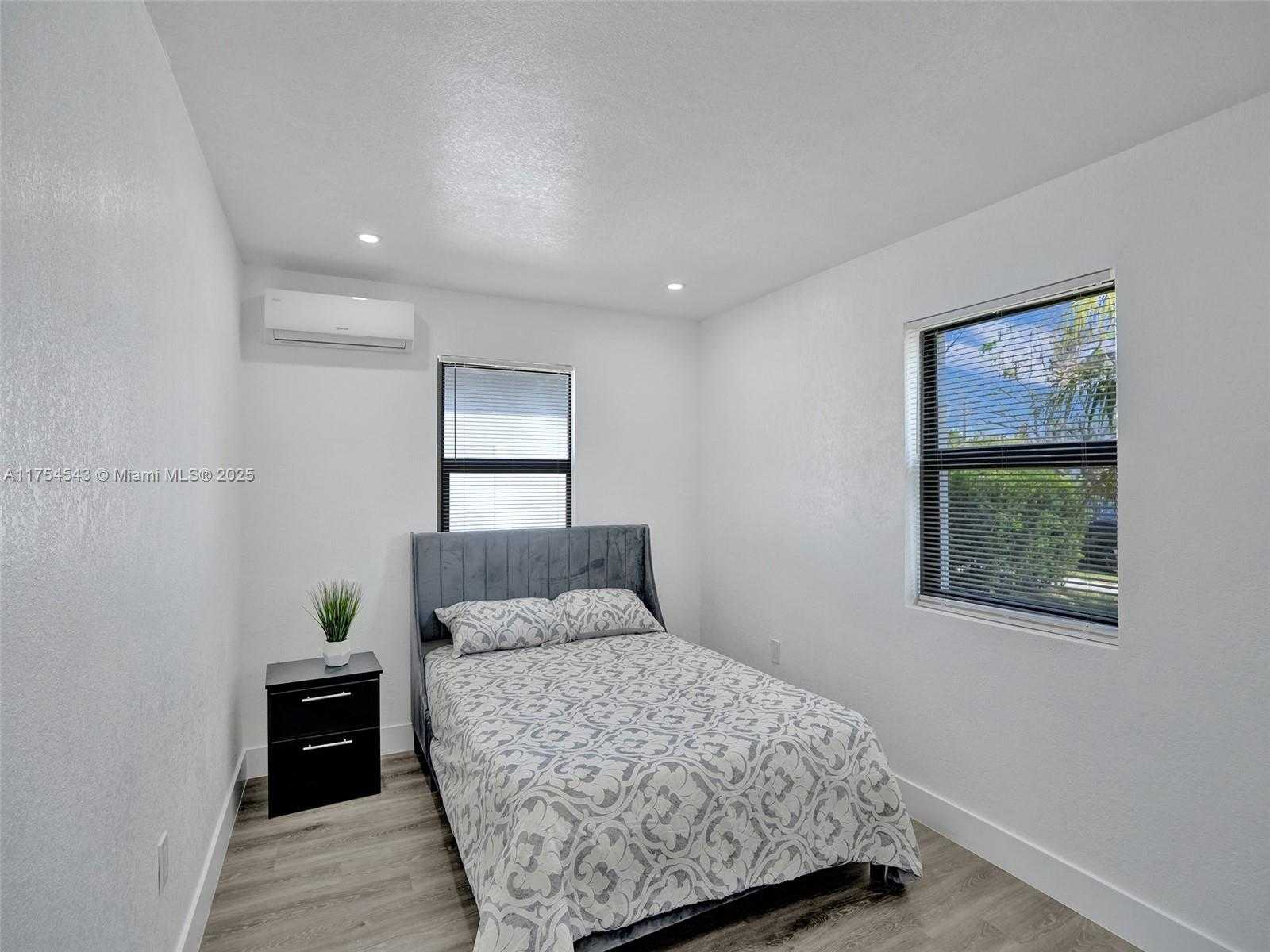Small Image of 905 SOUTH WEST 22ND ST, Fort Lauderdale Number 13