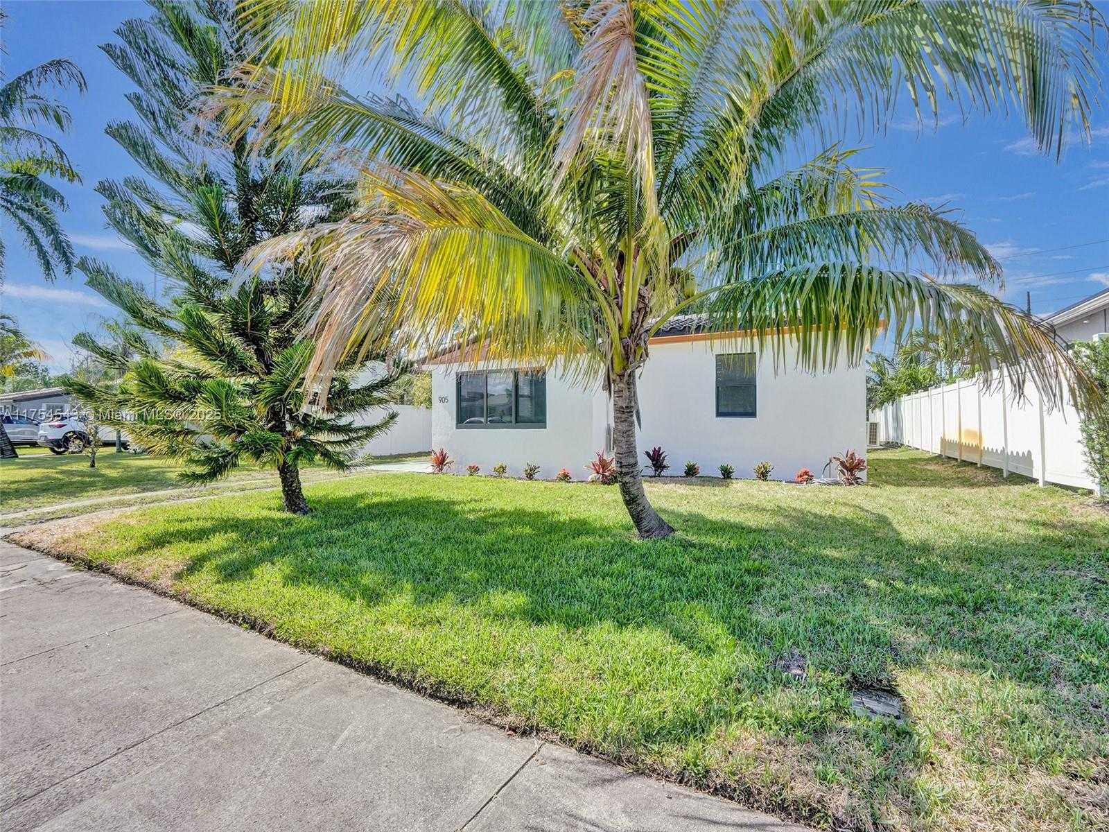 Small Image of 905 SOUTH WEST 22ND ST, Fort Lauderdale Number 2