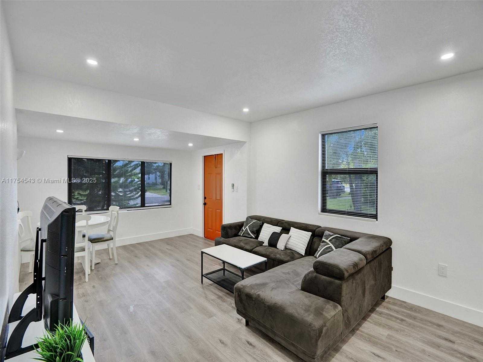 Small Image of 905 SOUTH WEST 22ND ST, Fort Lauderdale Number 4