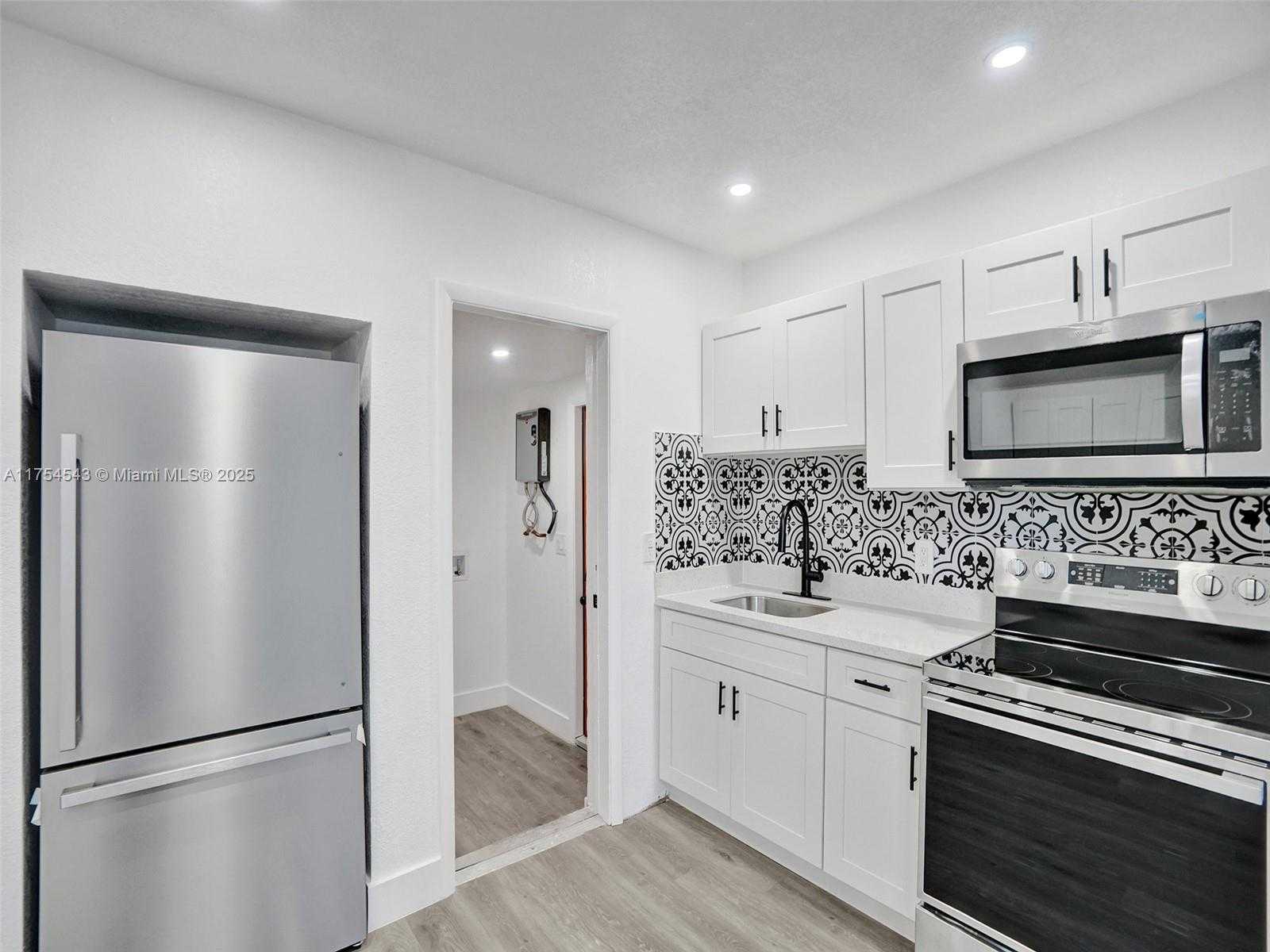 Small Image of 905 SOUTH WEST 22ND ST, Fort Lauderdale Number 8