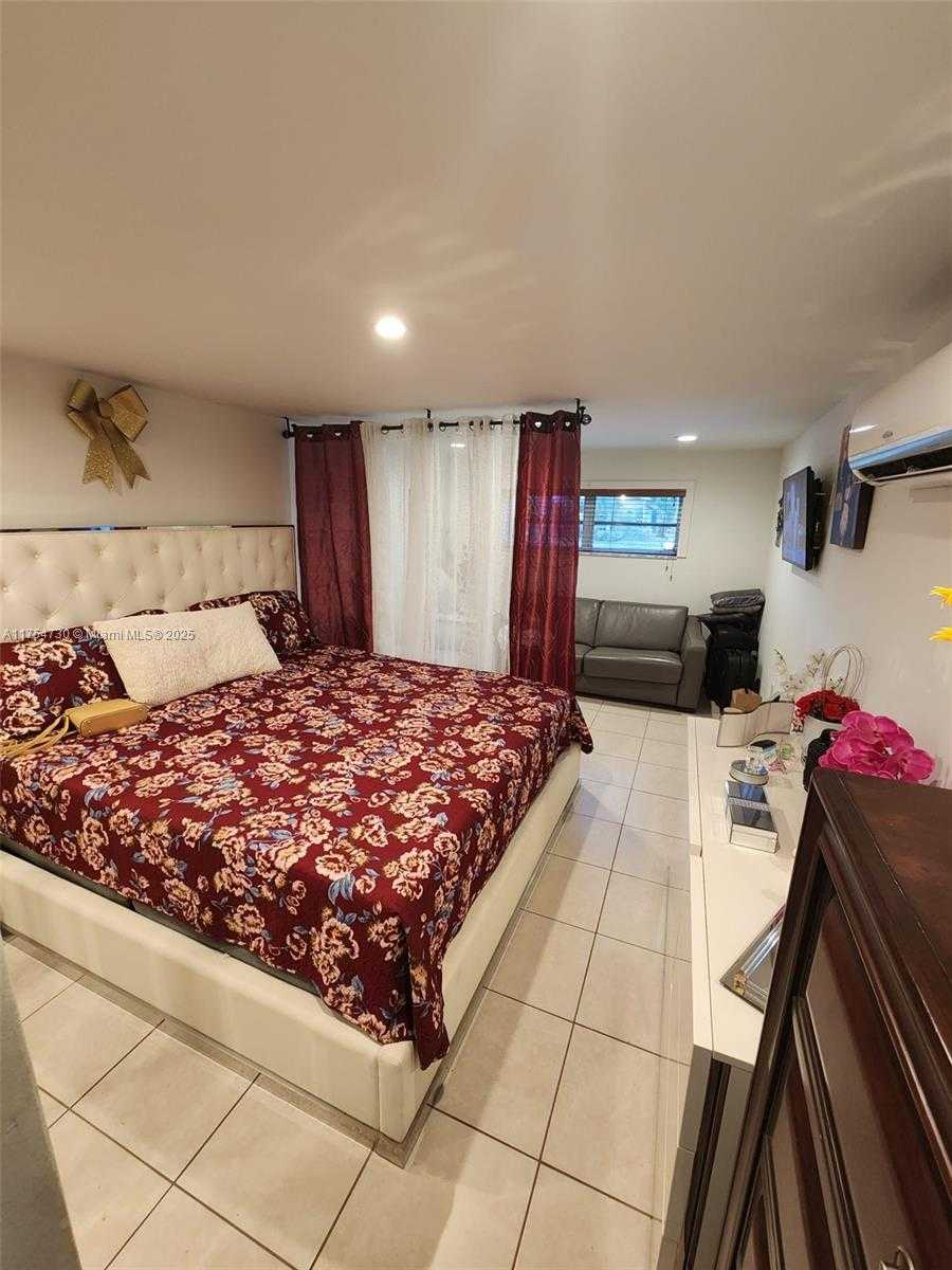 Small Image of 18800 LENAIRE DR, Cutler Bay Number 12