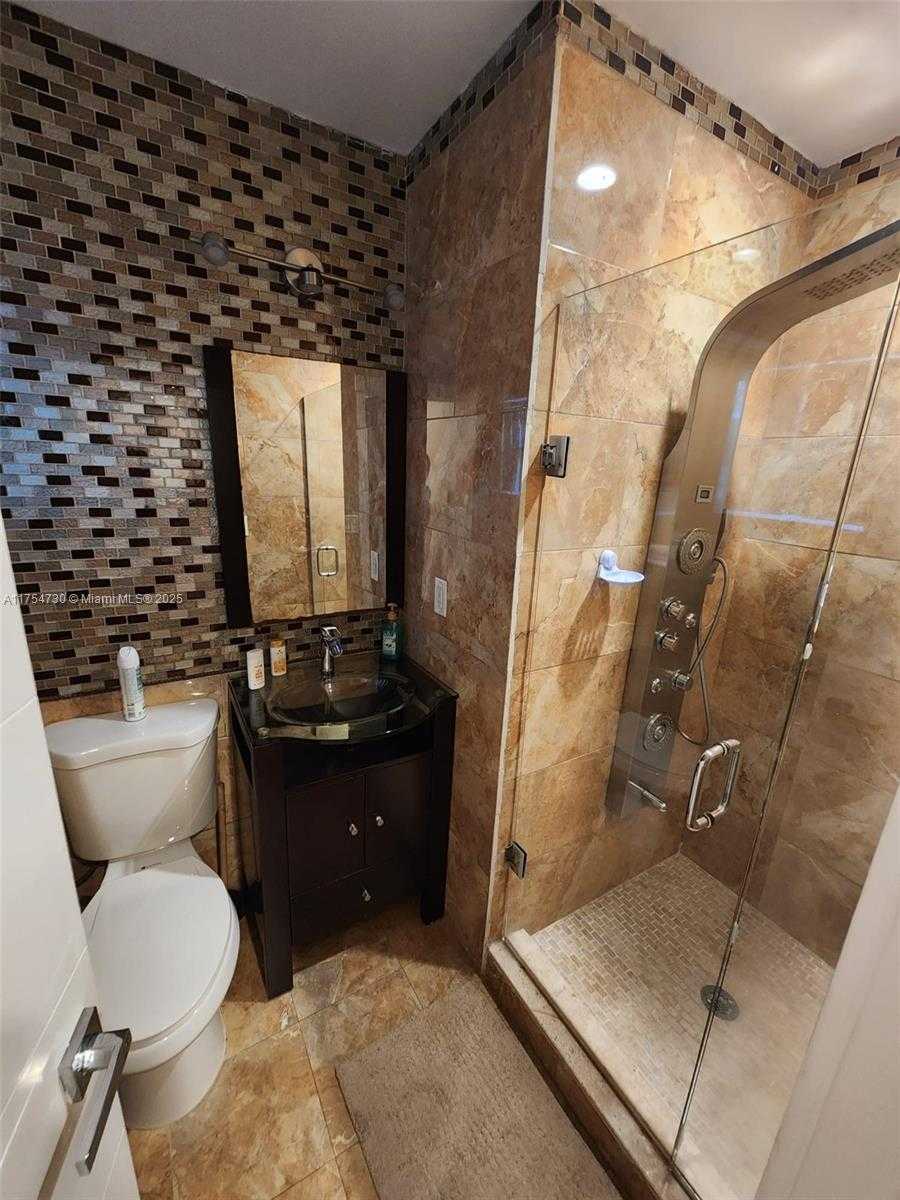 Small Image of 18800 LENAIRE DR, Cutler Bay Number 17
