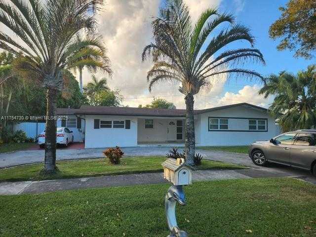 Small Image of 18800 LENAIRE DR, Cutler Bay Number 2