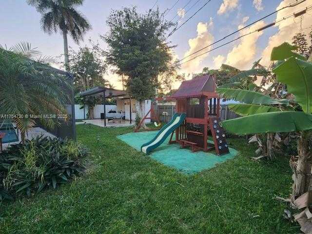 Small Image of 18800 LENAIRE DR, Cutler Bay Number 21