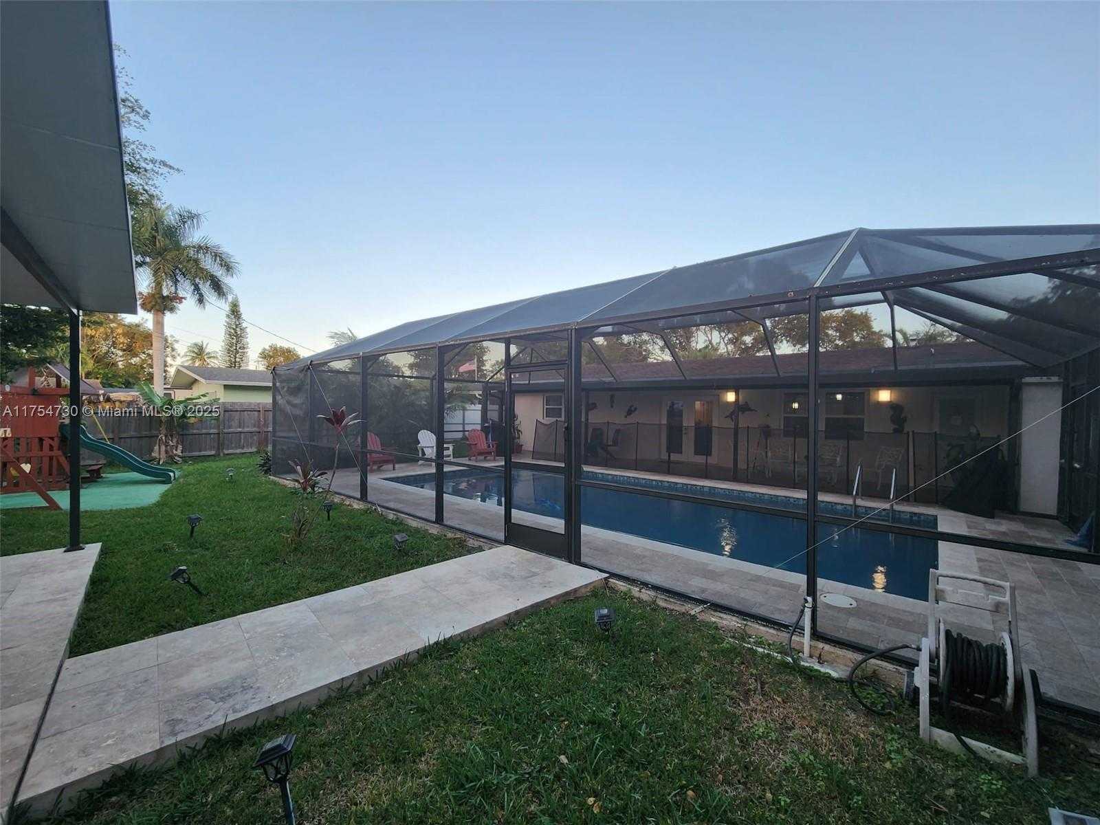 Small Image of 18800 LENAIRE DR, Cutler Bay Number 25