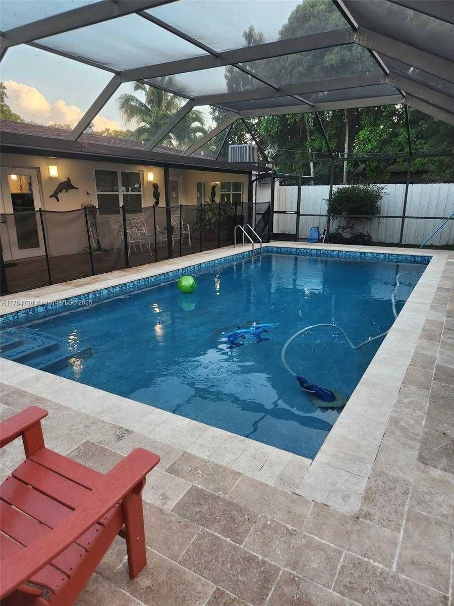 Small Image of 18800 LENAIRE DR, Cutler Bay Number 26