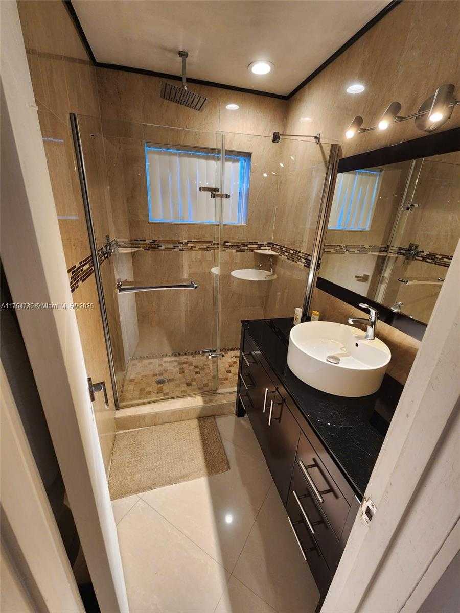 Small Image of 18800 LENAIRE DR, Cutler Bay Number 28