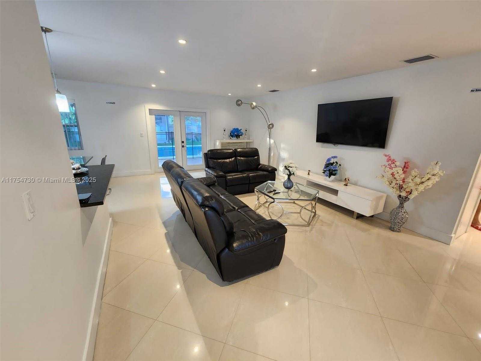 Small Image of 18800 LENAIRE DR, Cutler Bay Number 4