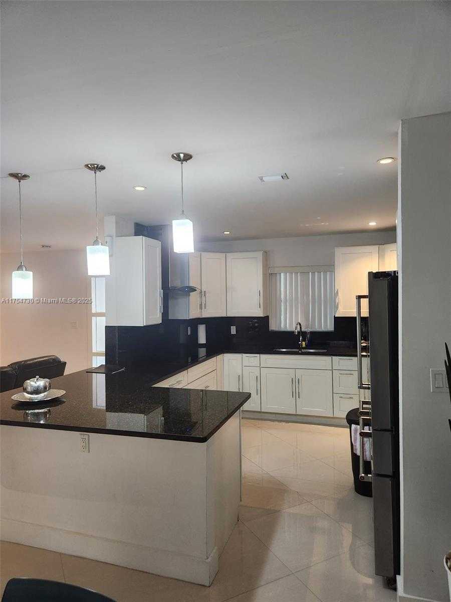 Small Image of 18800 LENAIRE DR, Cutler Bay Number 6