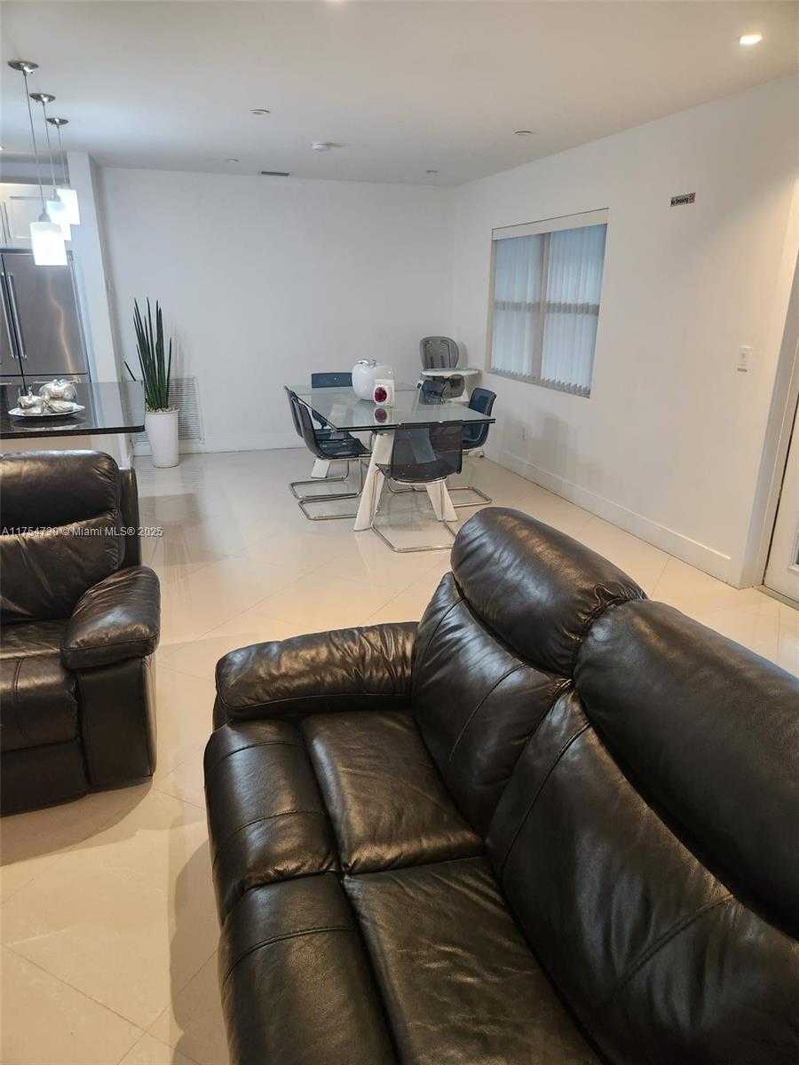 Small Image of 18800 LENAIRE DR, Cutler Bay Number 9