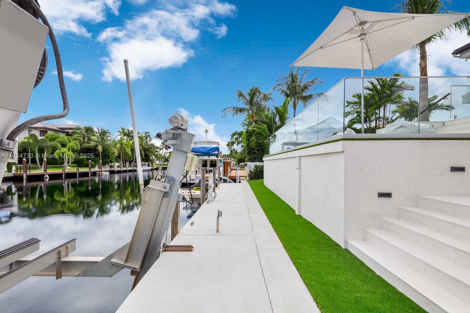 Small Image of 6819, Coral Gables Number 13