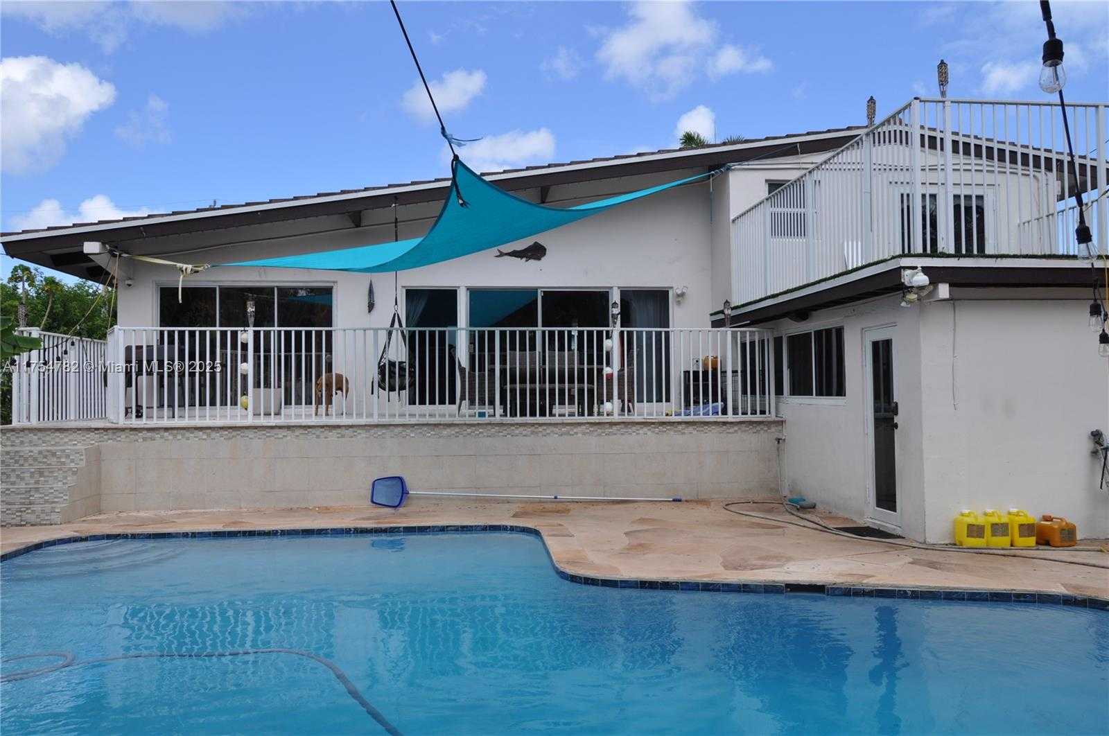 Small Image of 2413 SUGARLOAF LN, Fort Lauderdale Number 16