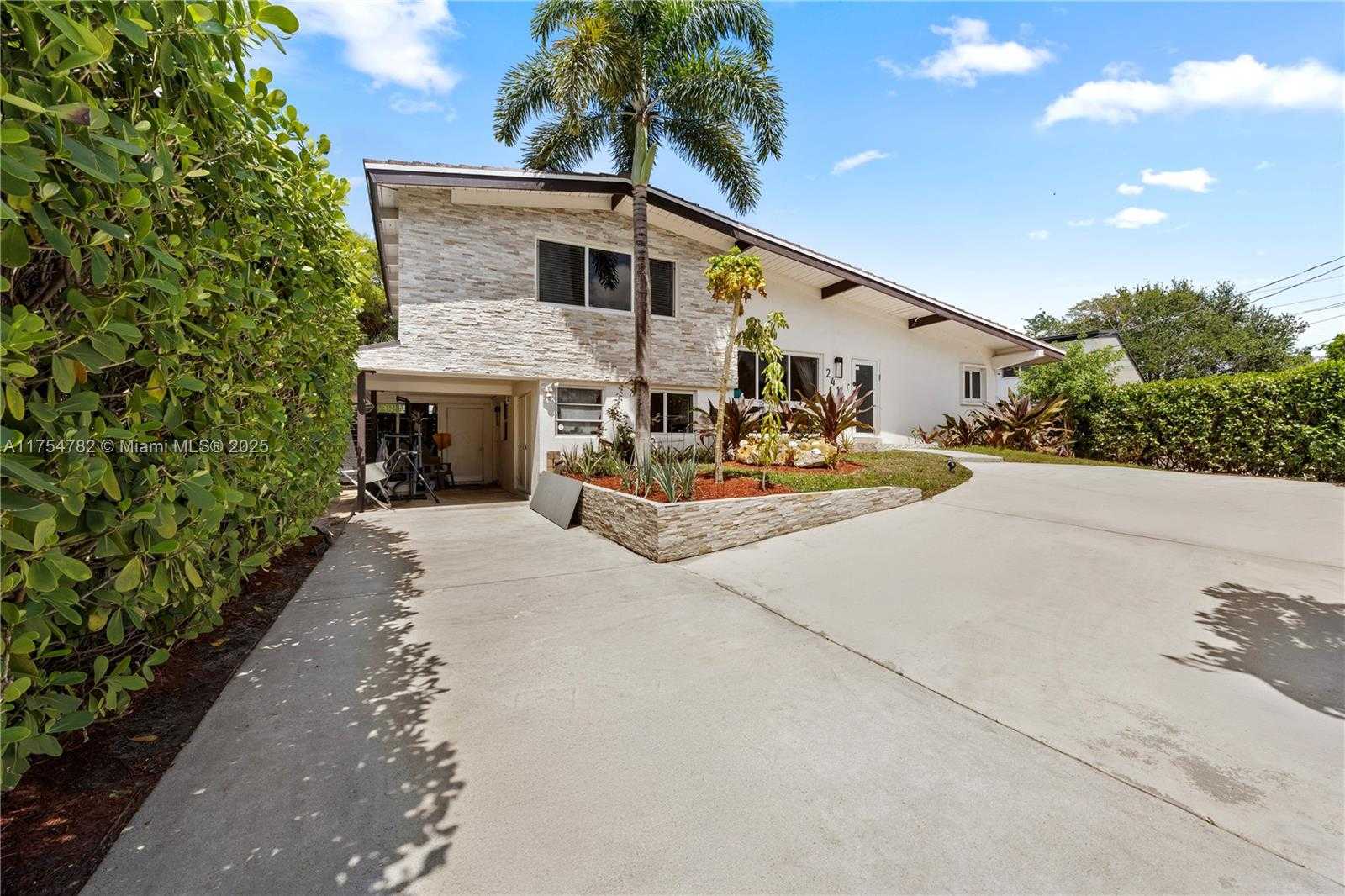 Small Image of 2413 SUGARLOAF LN, Fort Lauderdale Number 2