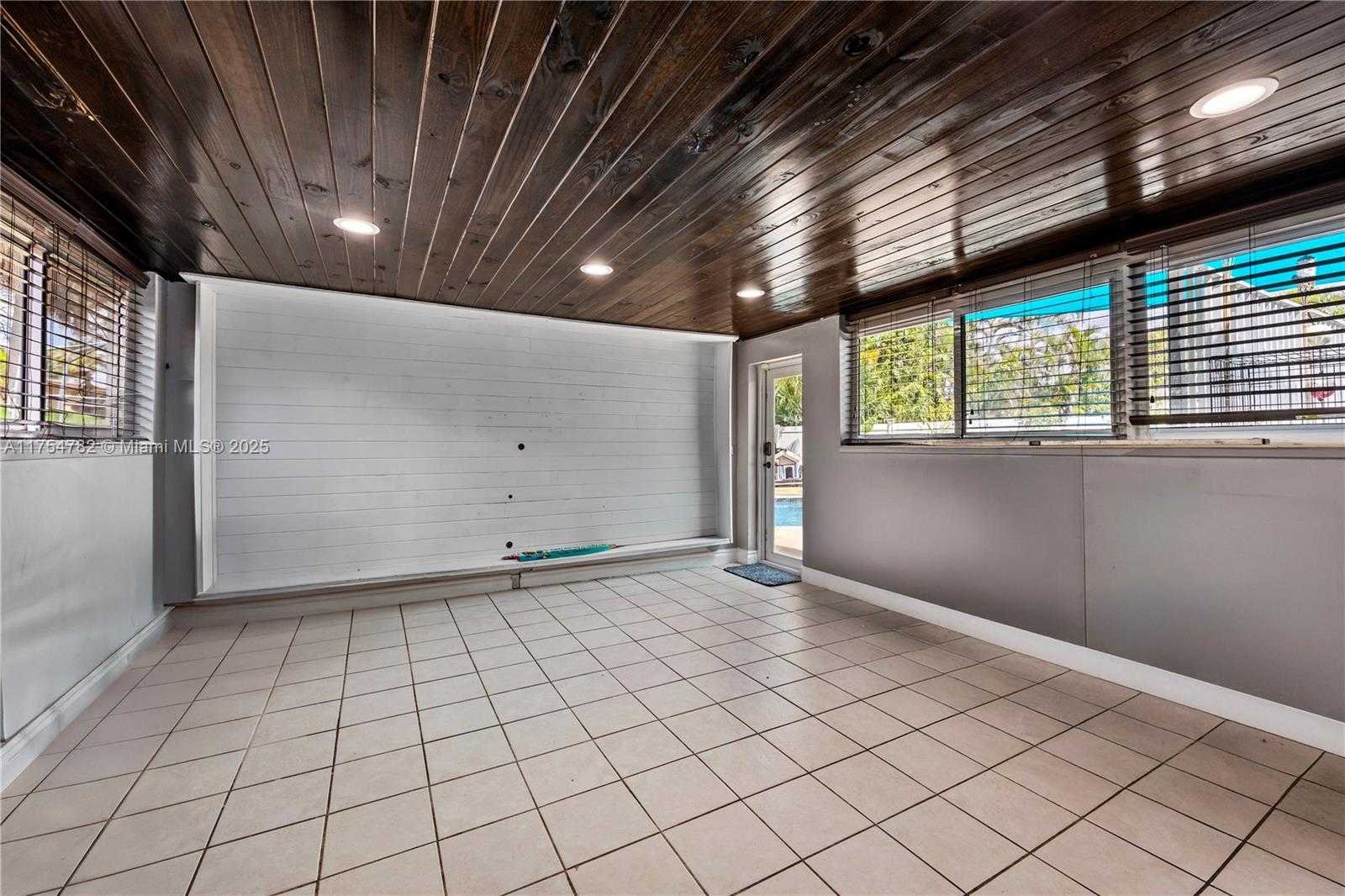 Small Image of 2413 SUGARLOAF LN, Fort Lauderdale Number 20