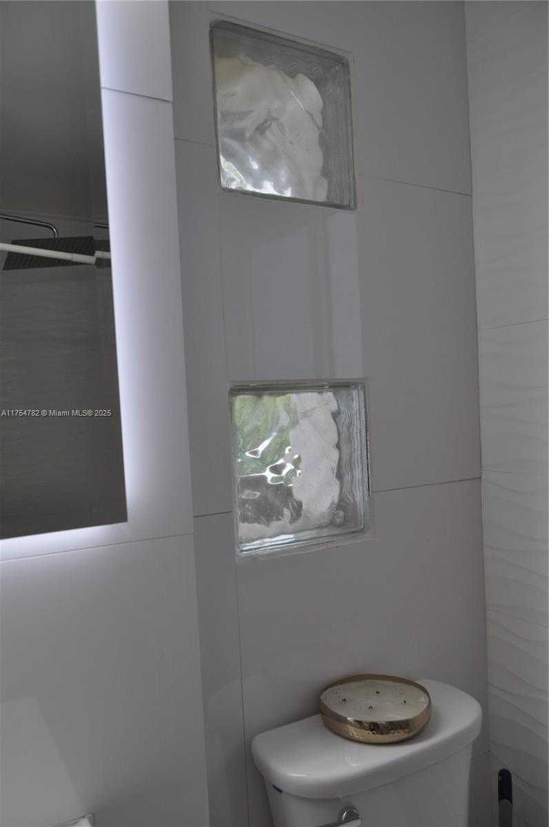 Small Image of 2413 SUGARLOAF LN, Fort Lauderdale Number 23