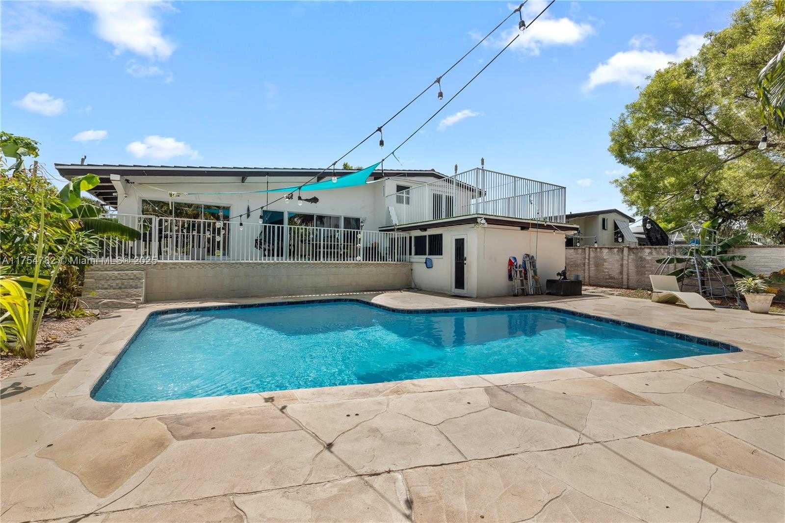 Small Image of 2413 SUGARLOAF LN, Fort Lauderdale Number 24