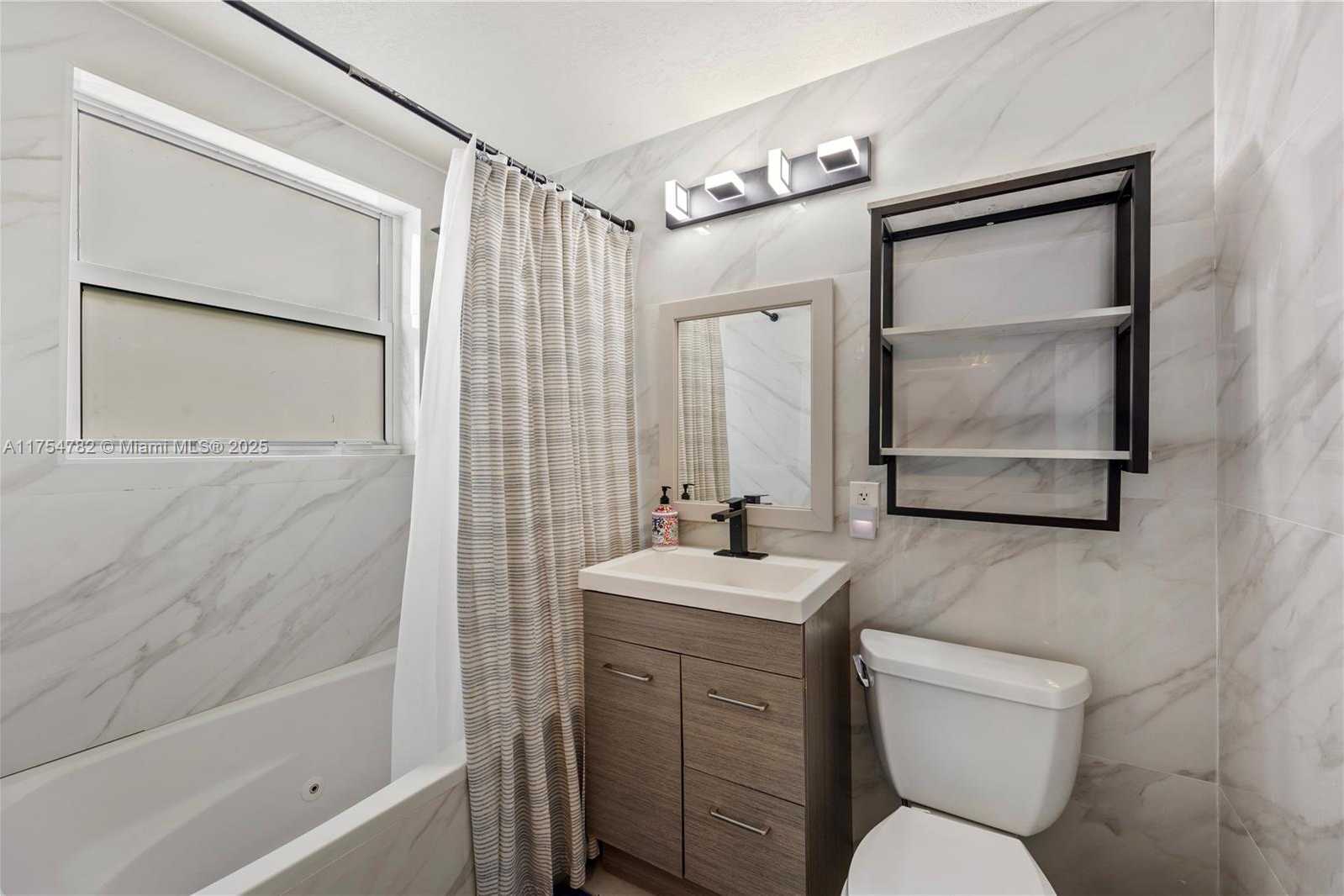 Small Image of 2413 SUGARLOAF LN, Fort Lauderdale Number 27