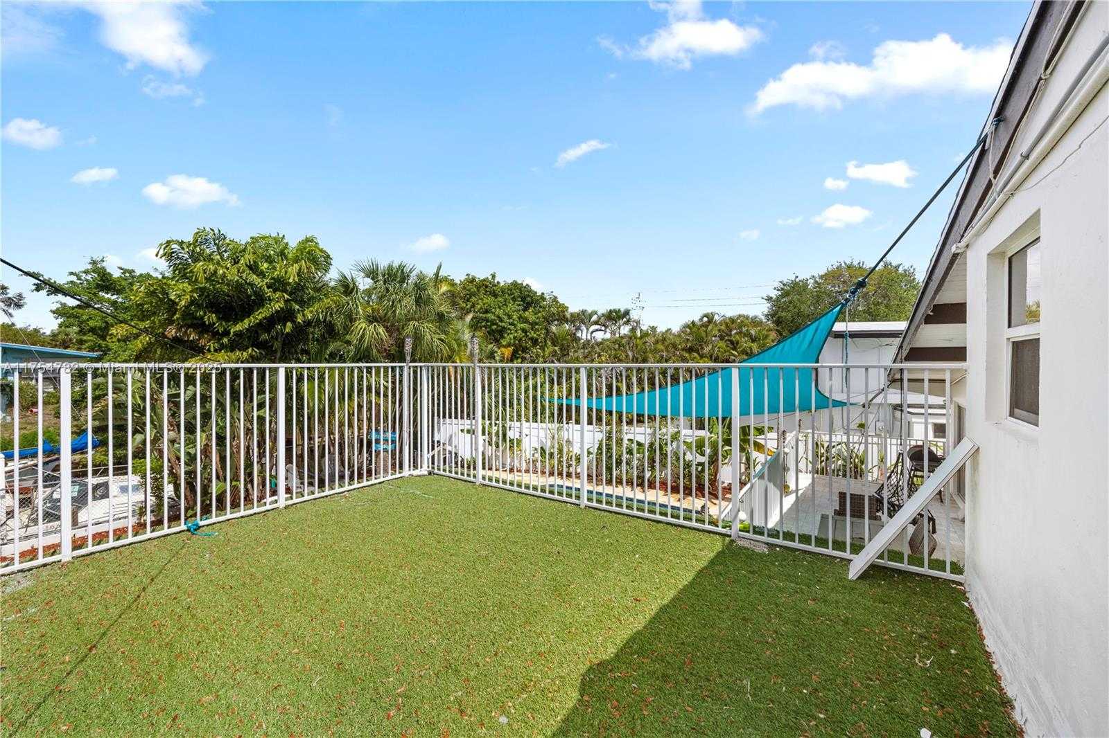 Small Image of 2413 SUGARLOAF LN, Fort Lauderdale Number 31