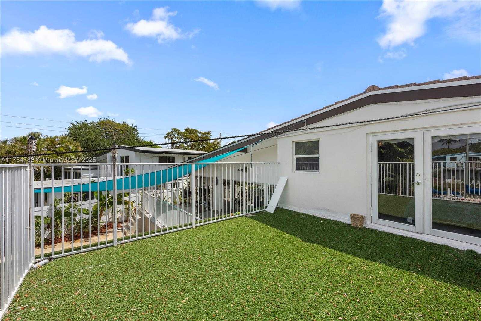 Small Image of 2413 SUGARLOAF LN, Fort Lauderdale Number 32