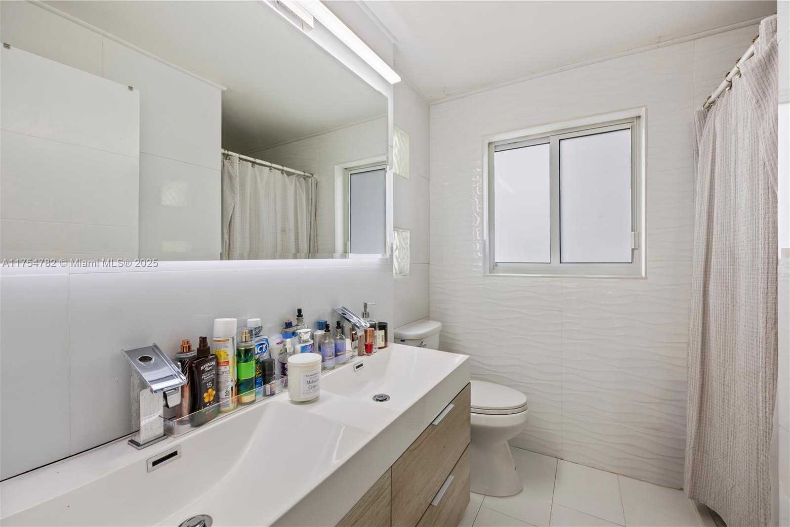 Small Image of 2413 SUGARLOAF LN, Fort Lauderdale Number 35