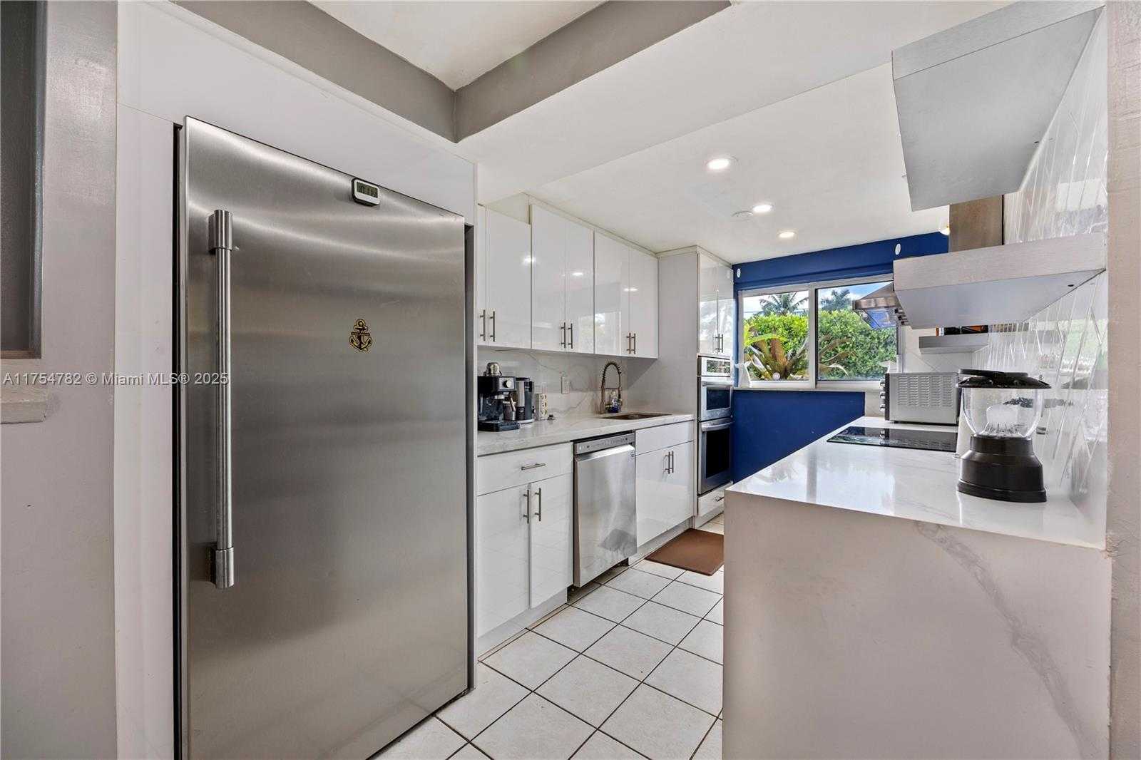 Small Image of 2413 SUGARLOAF LN, Fort Lauderdale Number 37