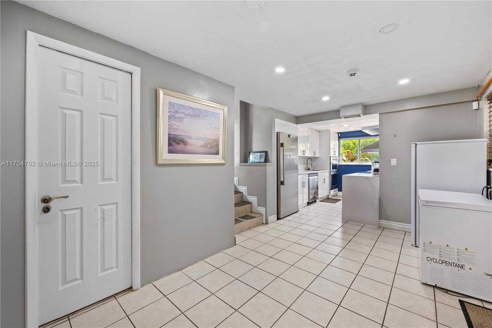 Small Image of 2413 SUGARLOAF LN, Fort Lauderdale Number 41