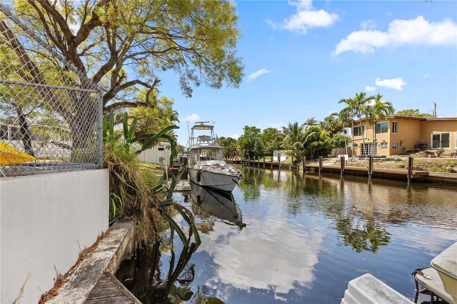 Small Image of 2413 SUGARLOAF LN, Fort Lauderdale Number 9