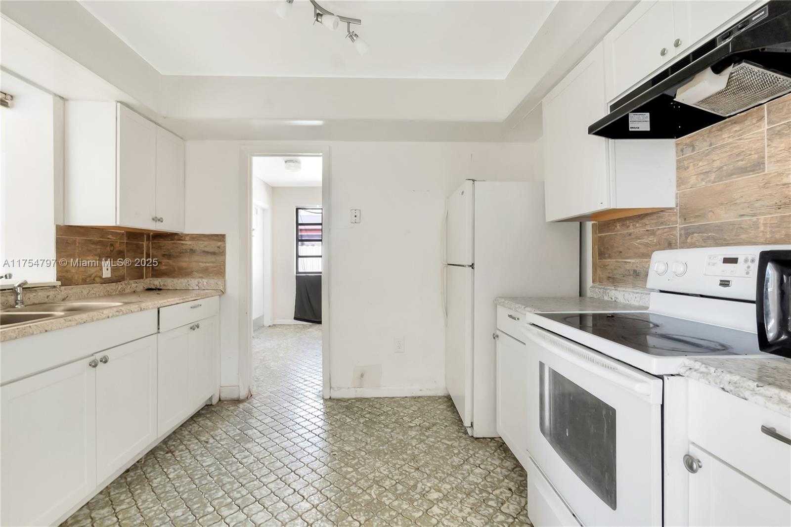 Small Image of 16560 SOUTH WEST 102ND CT, Miami Number 12