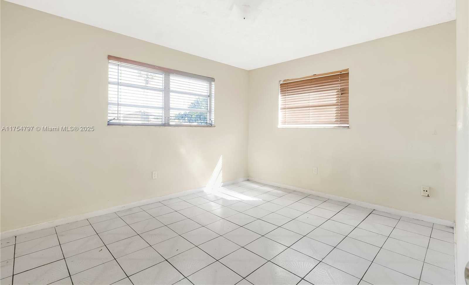 Small Image of 16560 SOUTH WEST 102ND CT, Miami Number 17