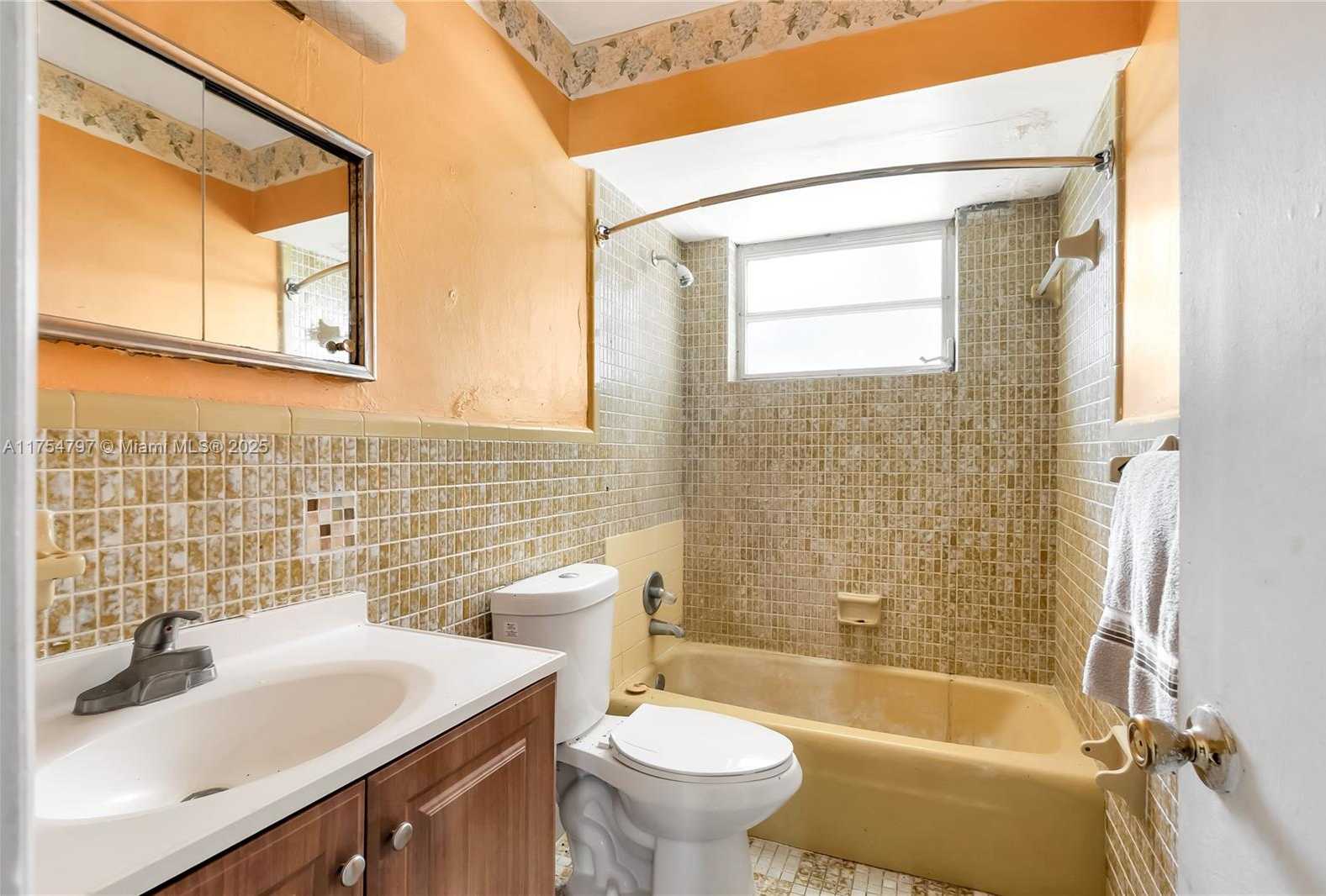 Small Image of 16560 SOUTH WEST 102ND CT, Miami Number 19