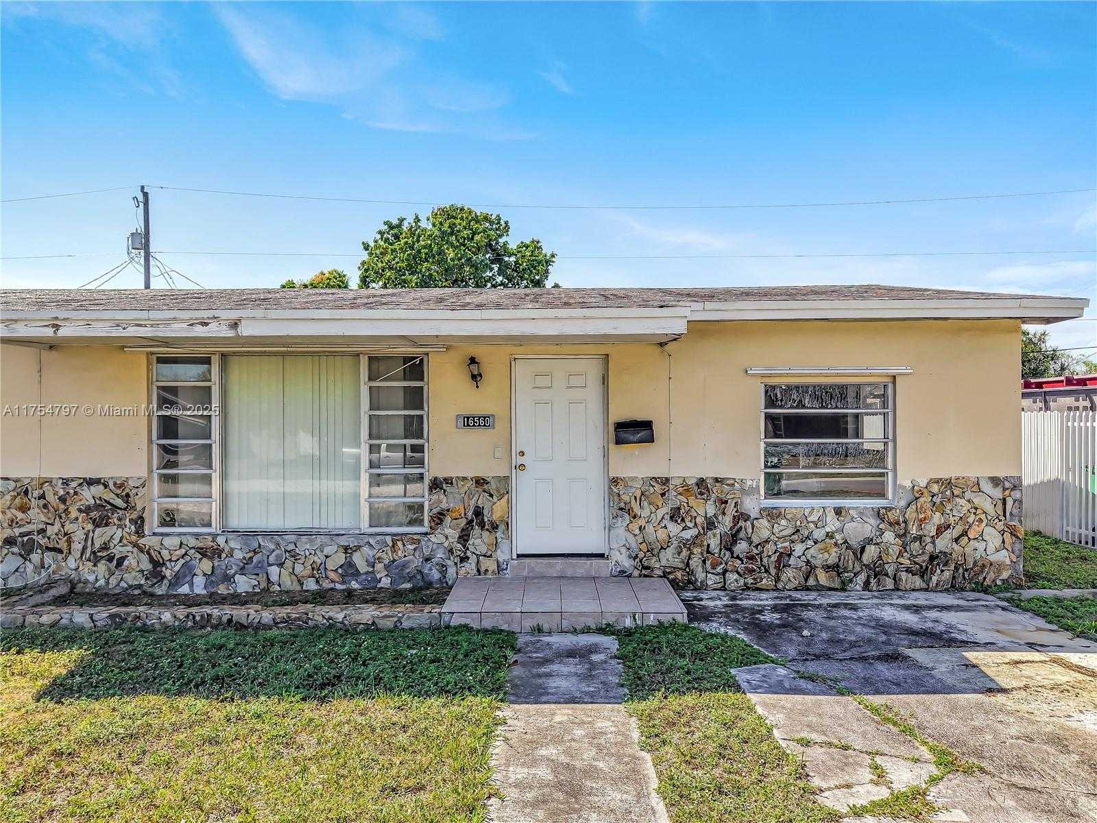 Small Image of 16560 SOUTH WEST 102ND CT, Miami Number 2