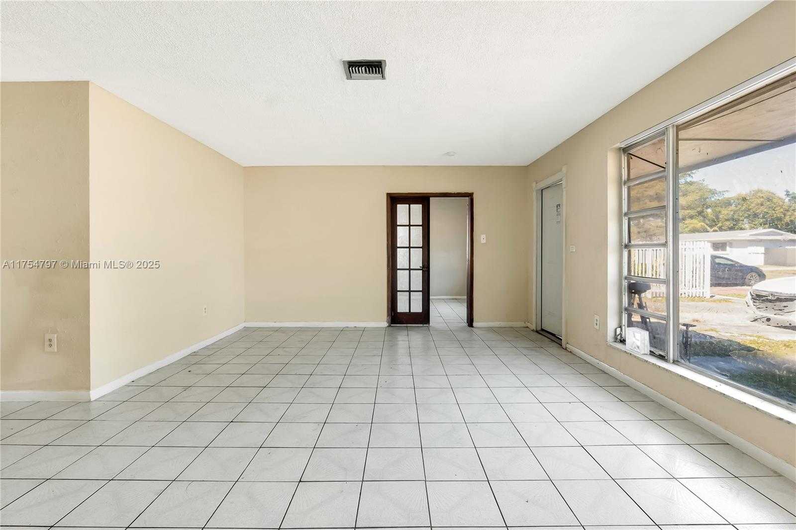 Small Image of 16560 SOUTH WEST 102ND CT, Miami Number 6