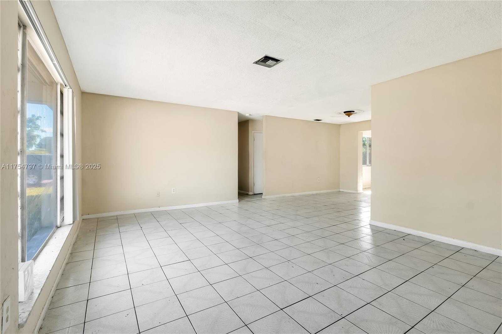 Small Image of 16560 SOUTH WEST 102ND CT, Miami Number 7