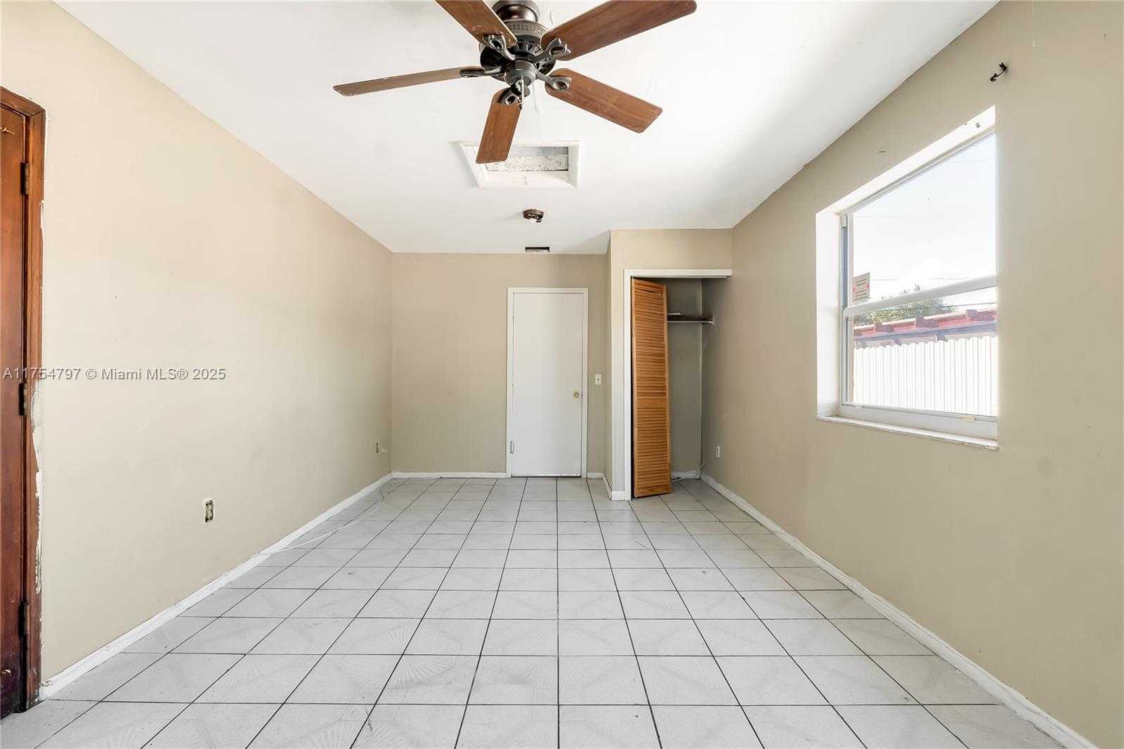 Small Image of 16560 SOUTH WEST 102ND CT, Miami Number 8