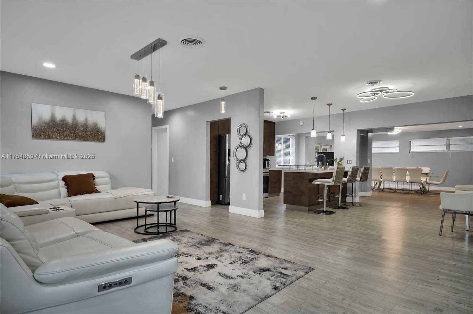 Small Image of 810 NORTH EAST 182ND ST, North Miami Beach Number 11