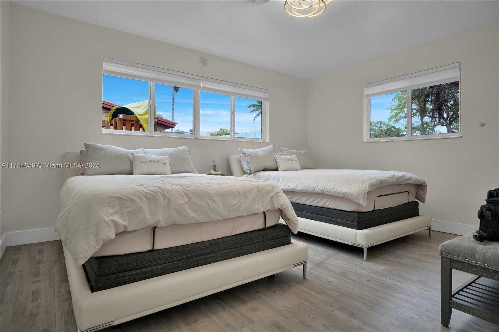 Small Image of 810 NORTH EAST 182ND ST, North Miami Beach Number 13