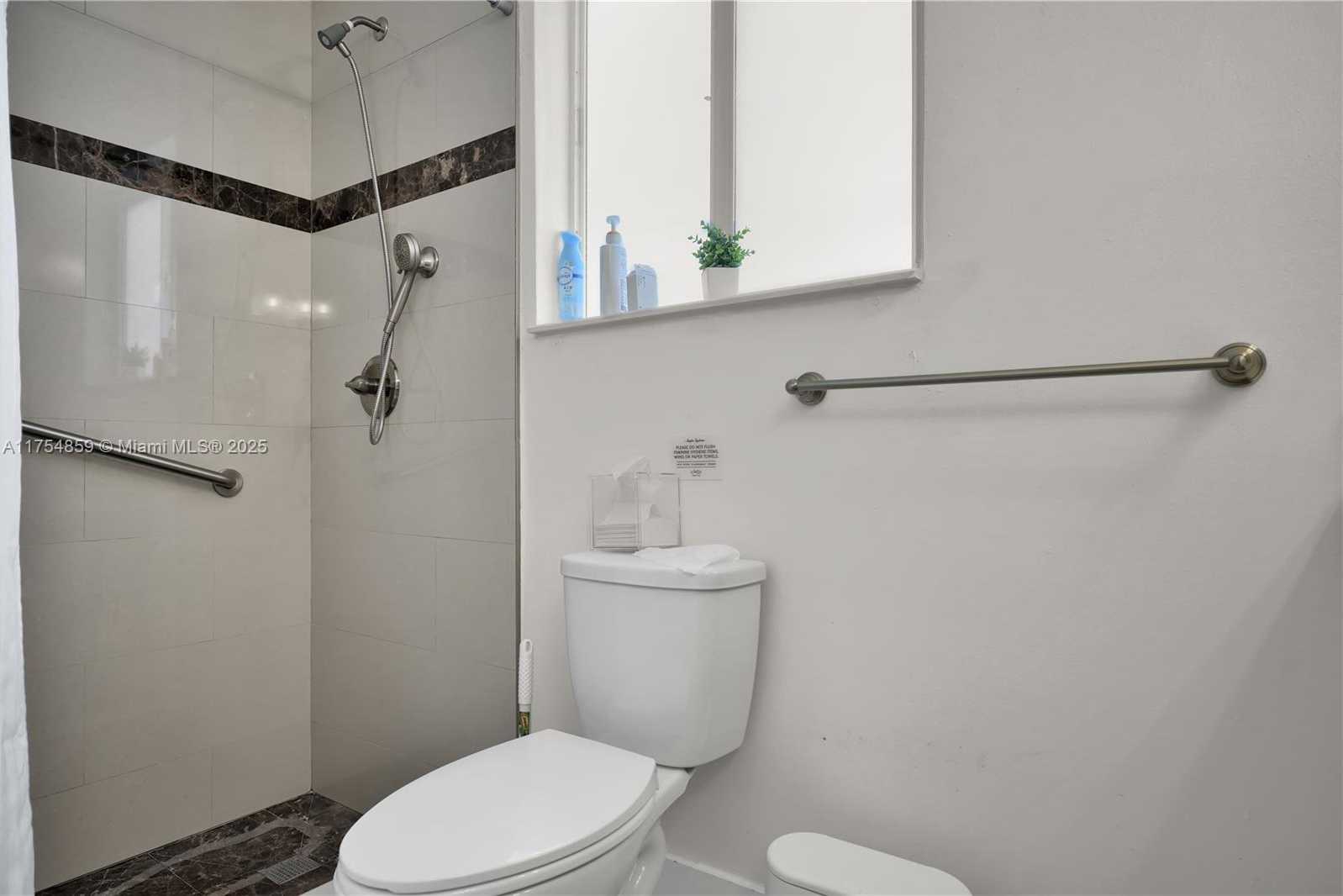 Small Image of 810 NORTH EAST 182ND ST, North Miami Beach Number 15