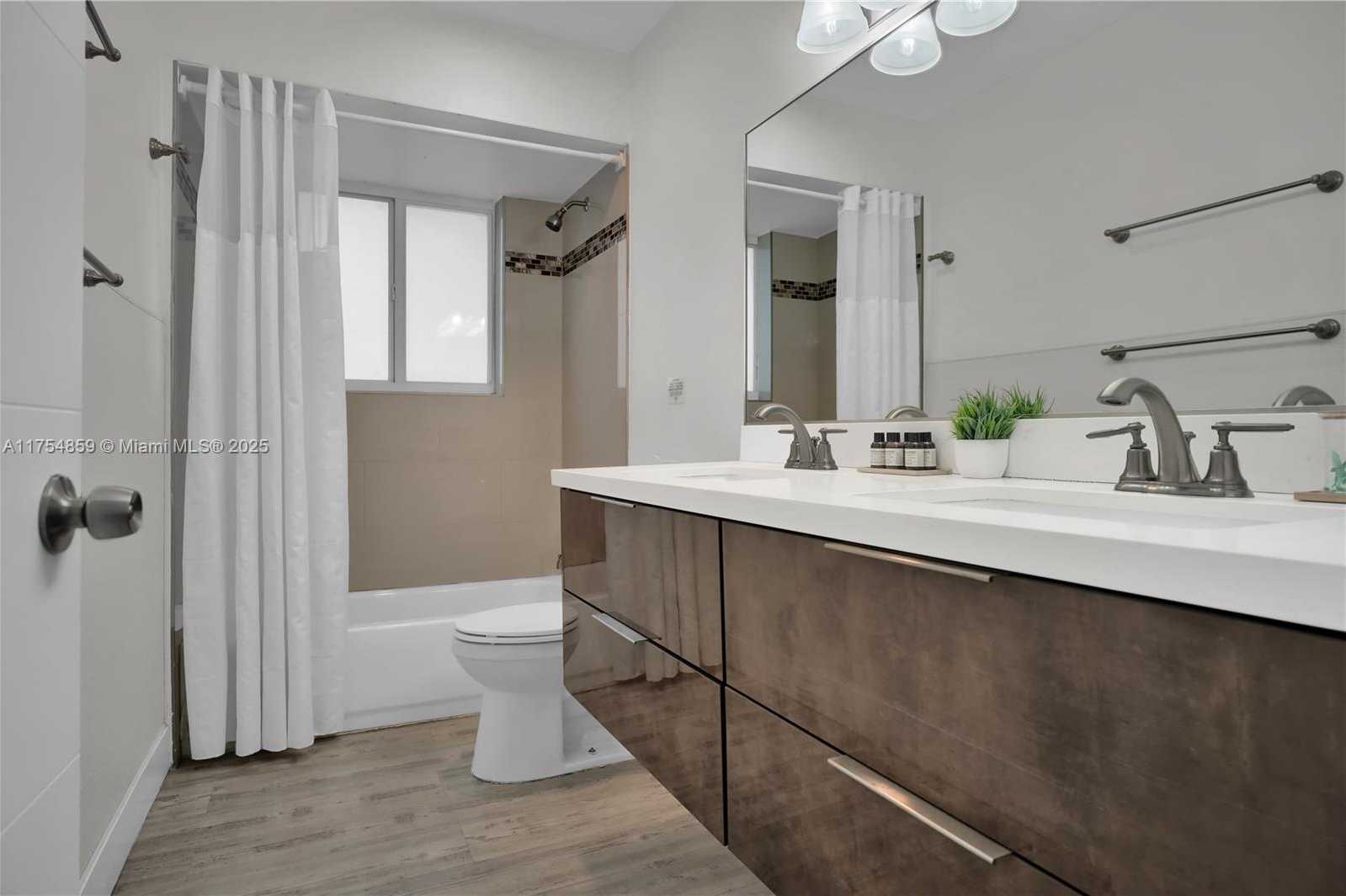 Small Image of 810 NORTH EAST 182ND ST, North Miami Beach Number 21