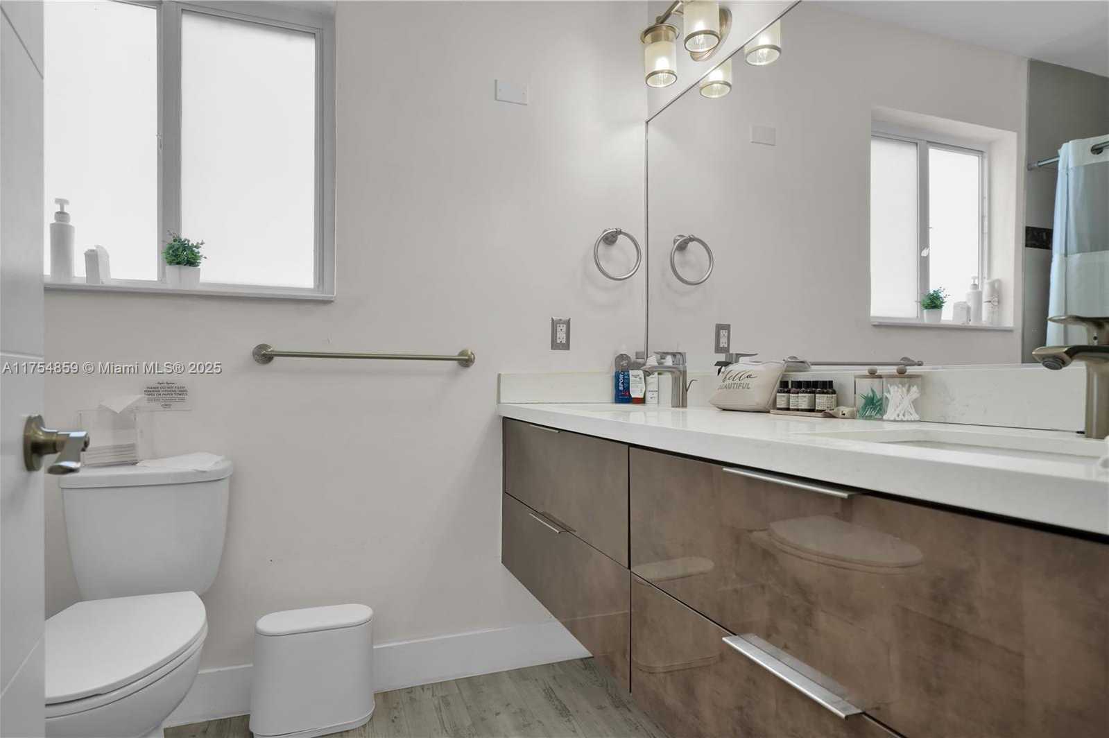 Small Image of 810 NORTH EAST 182ND ST, North Miami Beach Number 22