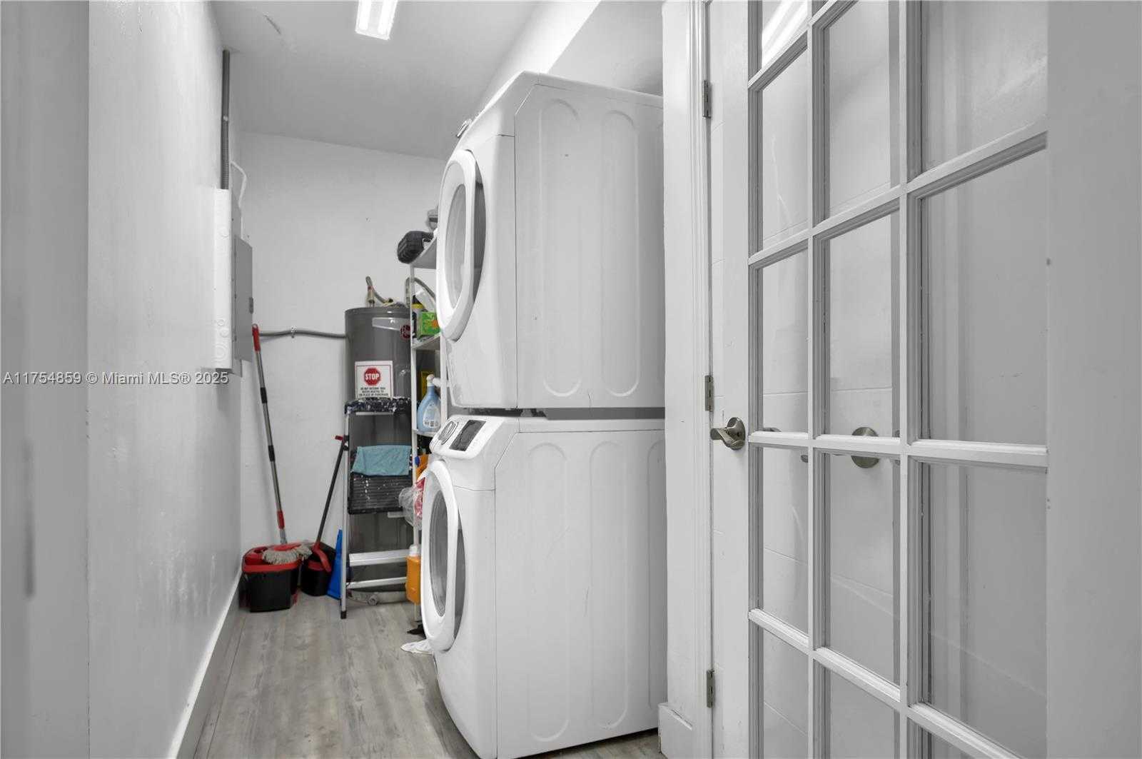 Small Image of 810 NORTH EAST 182ND ST, North Miami Beach Number 23