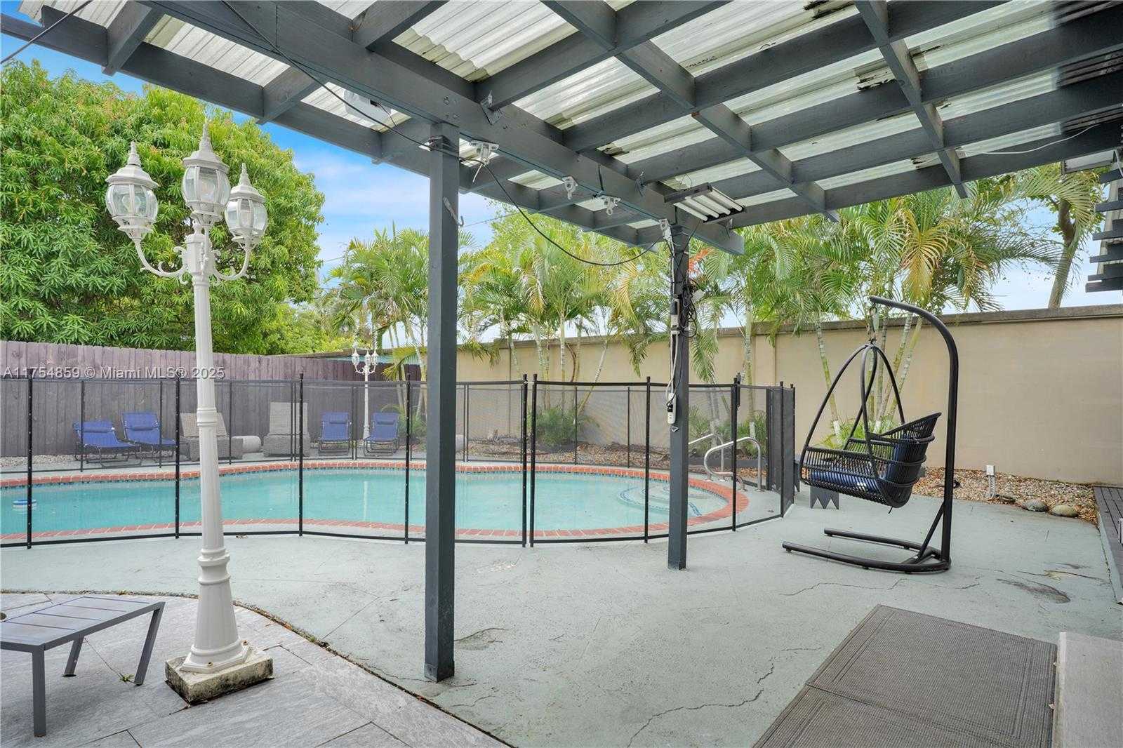 Small Image of 810 NORTH EAST 182ND ST, North Miami Beach Number 24