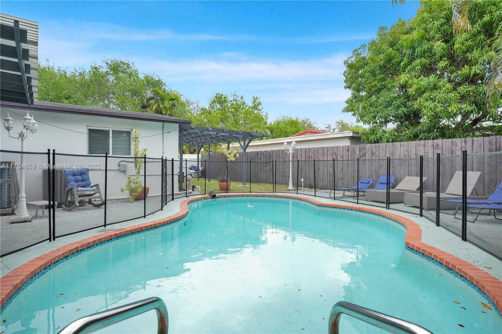 Small Image of 810 NORTH EAST 182ND ST, North Miami Beach Number 26