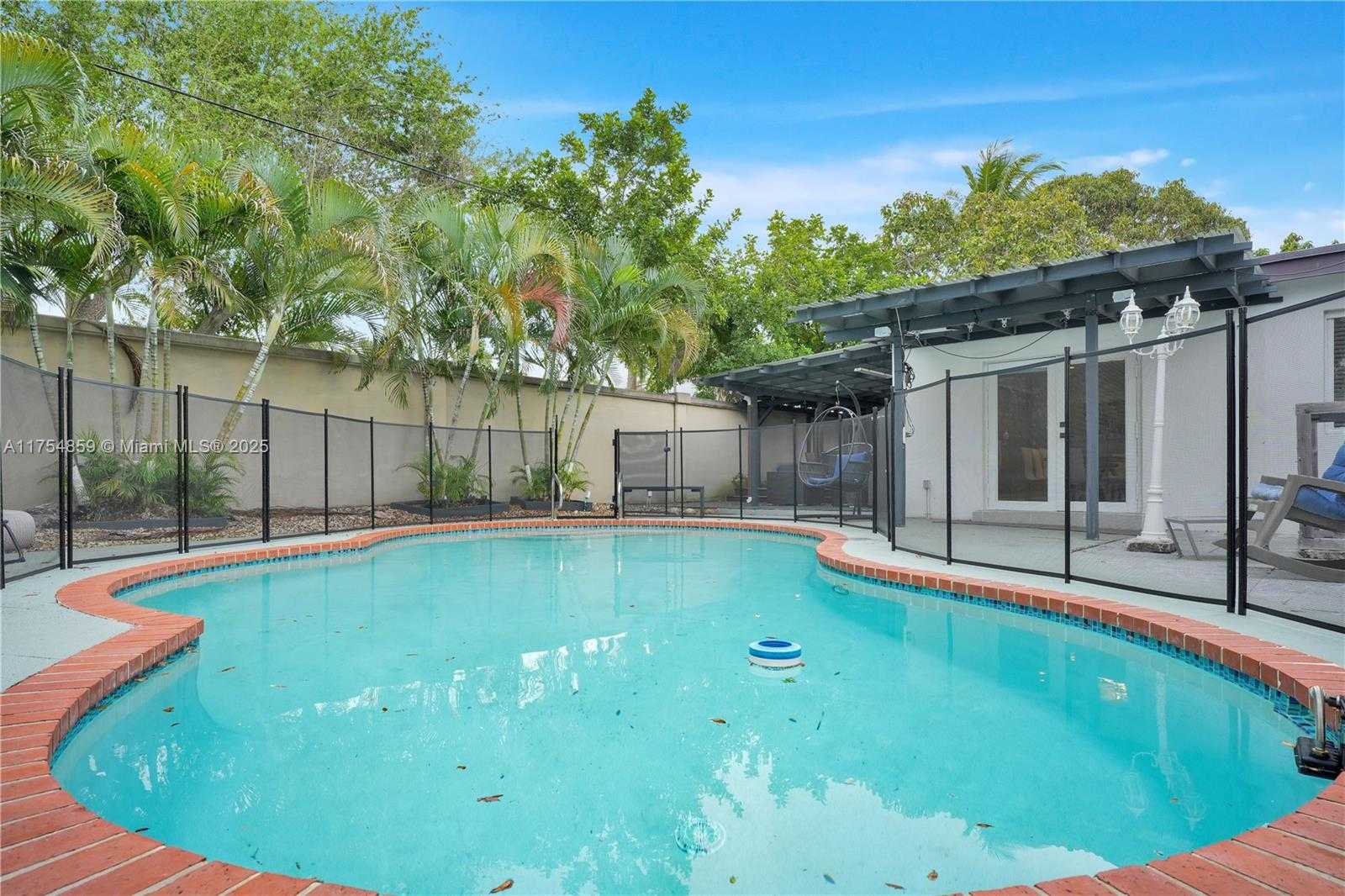 Small Image of 810 NORTH EAST 182ND ST, North Miami Beach Number 27